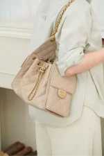 Chanel/香奈兒 25S Small Hobo 抽绳水桶包 杏色鱼子酱：圖片 4