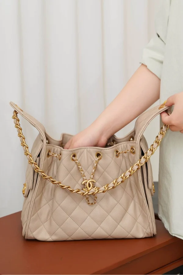 Chanel/香奈兒 25S Small Hobo 抽绳水桶包 杏色鱼子酱：圖片 6