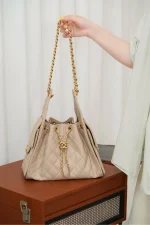 Chanel/香奈兒 25S Small Hobo 抽绳水桶包 杏色鱼子酱：圖片 9