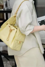 Chanel/香奈兒 25S Small Hobo 抽绳水桶包 小鷄黃：圖片 5