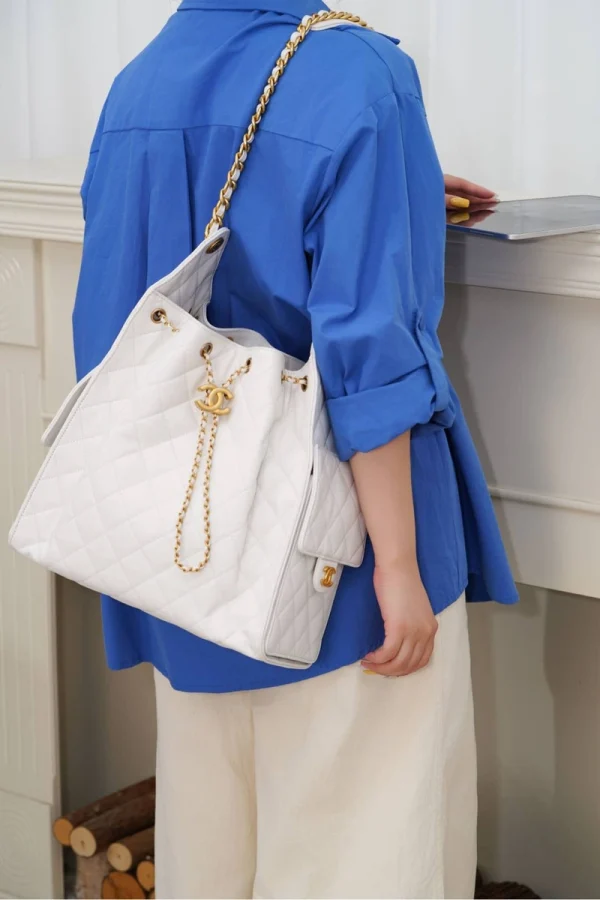 Chanel/香奈兒 25S Small Hobo 抽绳水桶包 白金色：圖片 6