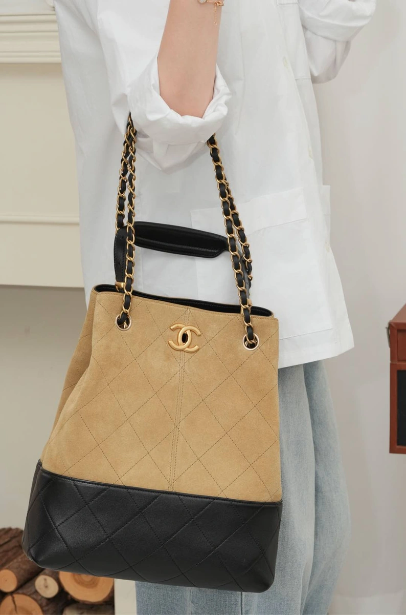 Chanel/香奈兒 25A 麂皮杏色水桶包
