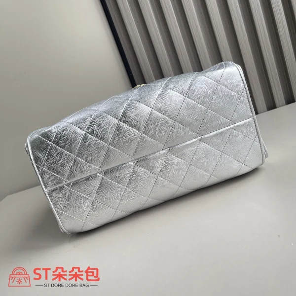 高仿香奈兒/CHANEL 25C Hobo 肩背包｜金屬亮面銀色：圖片 5