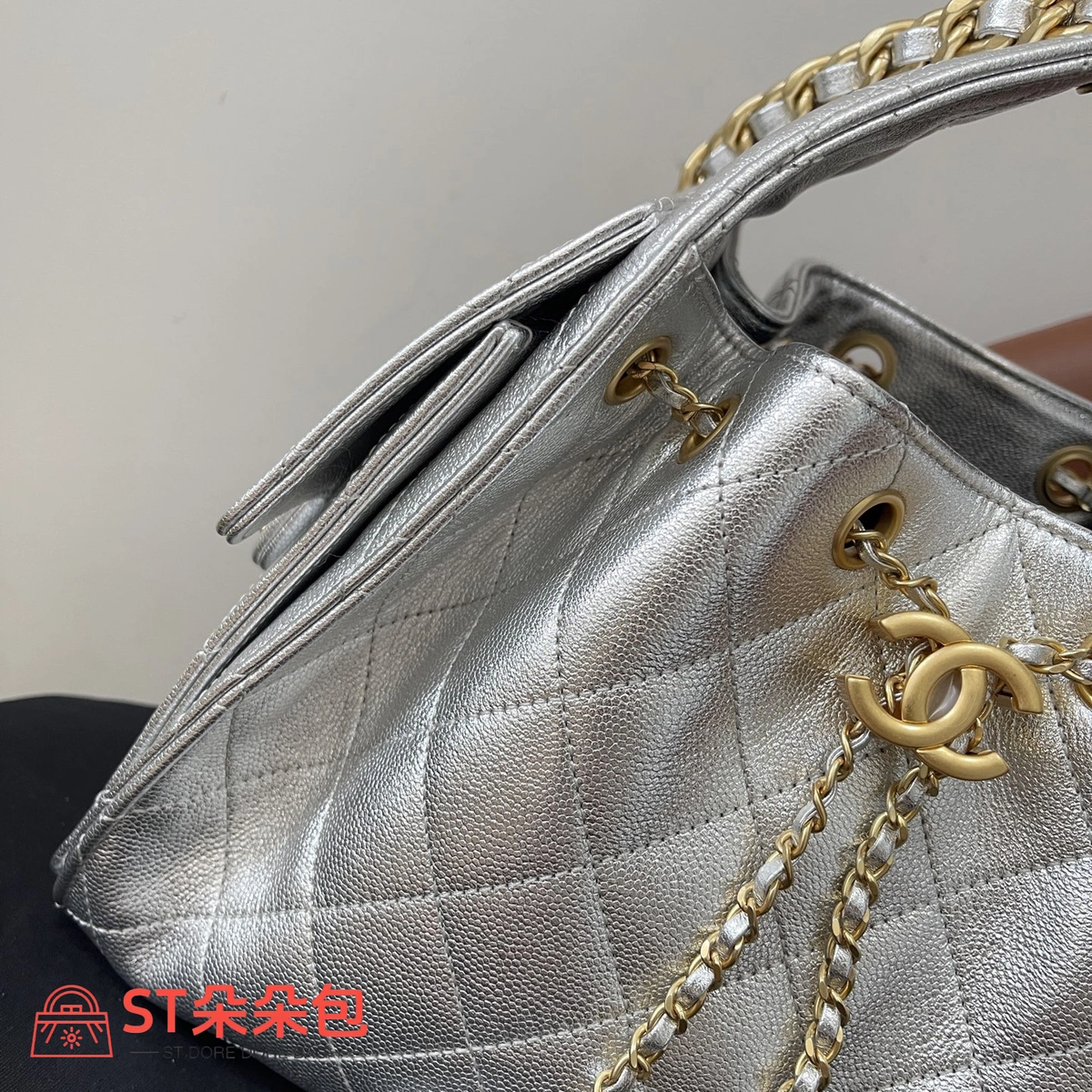 高仿香奈兒/CHANEL 25C Hobo 肩背包|金屬亮面銀色 7 高仿香奈兒/CHANEL 25C Hobo 肩背包|金屬亮面銀色