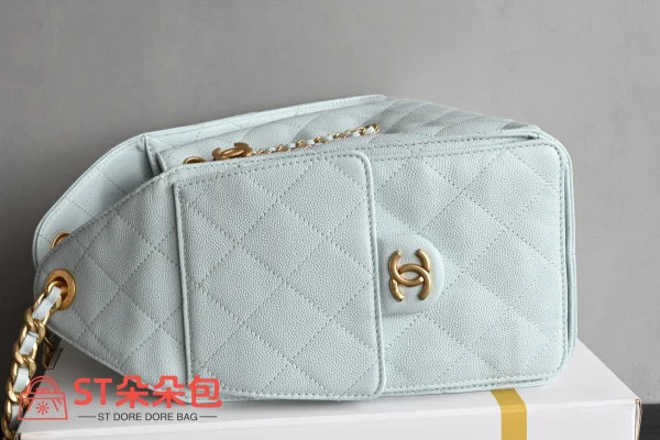 高仿香奈兒/Chanel 25S 菱格紋抽繩鏈條淺藍色水桶包：圖片 4
