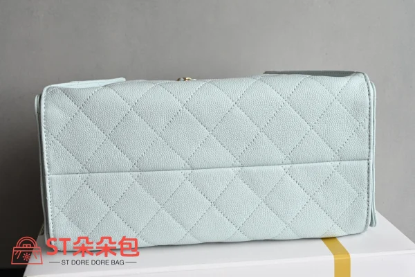 高仿香奈兒/Chanel 25S 菱格紋抽繩鏈條淺藍色水桶包：圖片 5