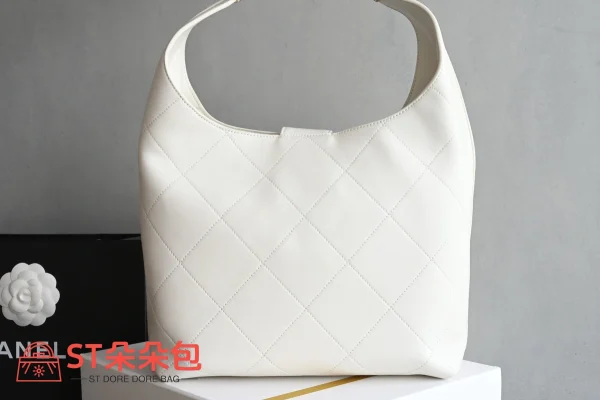 高仿香奈兒/Chanel 25P 白色絎縫Hobo嬉皮包 大號：圖片 3