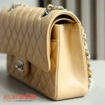 高仿香奈兒/Chanel Classic Flap 杏色中號翻蓋肩背包：圖片 4