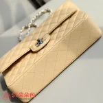 高仿香奈兒/Chanel Classic Flap 杏色中號翻蓋肩背包：圖片 5