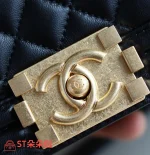 高仿香奈兒/Chanel Leboy系列25cm中號黑色肩背包：圖片 3