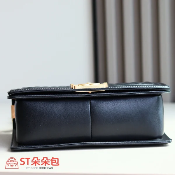 高仿香奈兒/Chanel Leboy系列25cm中號黑色肩背包：圖片 5