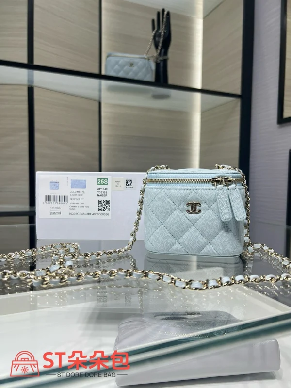 高仿香奈兒/Chanel Box Bag菱格紋鏈條斜挎化妝包 淺藍色：圖片 2