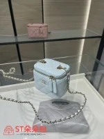 高仿香奈兒/Chanel Box Bag菱格紋鏈條斜挎化妝包 淺藍色：圖片 7