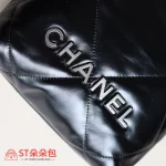 高仿香奈兒/Chanel 22 Mini 垃圾袋肩背包｜黑色亮面牛皮：圖片 3