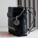 高仿香奈兒/Chanel 22 Mini 垃圾袋肩背包｜黑色亮面牛皮：圖片 4