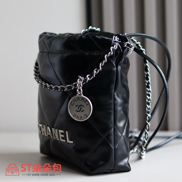 高仿香奈兒/Chanel 22 Mini 垃圾袋肩背包｜黑色亮面牛皮：圖片 4