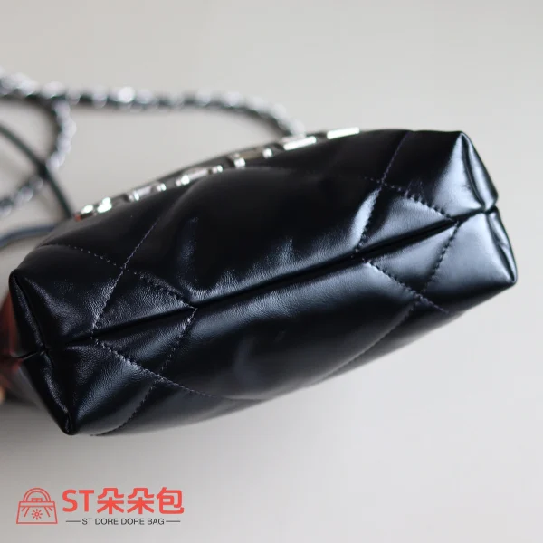 高仿香奈兒/Chanel 22 Mini 垃圾袋肩背包｜黑色亮面牛皮：圖片 6