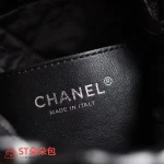 高仿香奈兒/Chanel 22 Mini 垃圾袋肩背包｜黑色亮面牛皮：圖片 9
