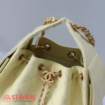 高仿香奈兒/CHANEL 25C Hobo 肩背包｜魚子醬小牛皮亮黃色：圖片 3