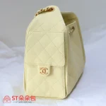 高仿香奈兒/CHANEL 25C Hobo 肩背包｜魚子醬小牛皮亮黃色：圖片 4