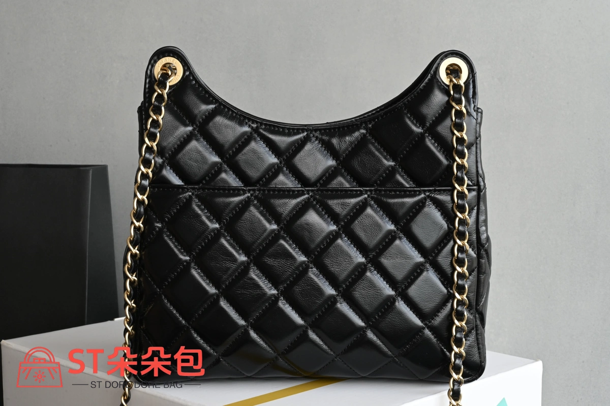 高仿香奈兒/Chanel 經典款經典菱格紋鏈條翻蓋馬鞍包黑色 3 高仿香奈兒/Chanel 經典款經典菱格紋鏈條翻蓋馬鞍包黑色