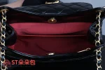 高仿香奈兒/Chanel 經典款經典菱格紋鏈條翻蓋馬鞍包黑色：圖片 10