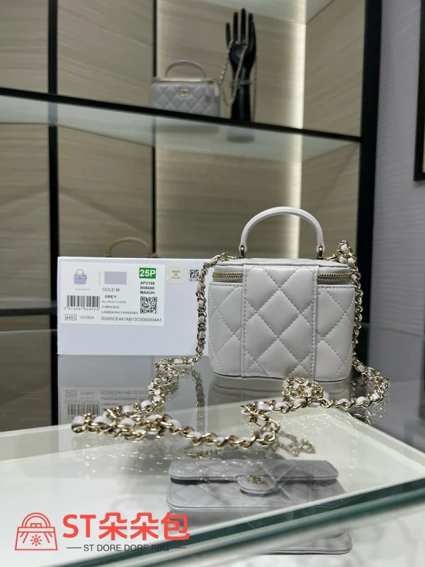 高仿香奈兒/Chanel 24P 早秋迷你菱格紋化妝包 淺灰色：圖片 3