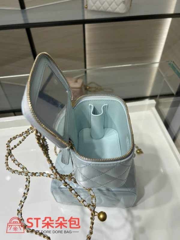 高仿香奈兒/Chanel Vanity Case 迷你鏈條方盒包 淺藍色：圖片 9