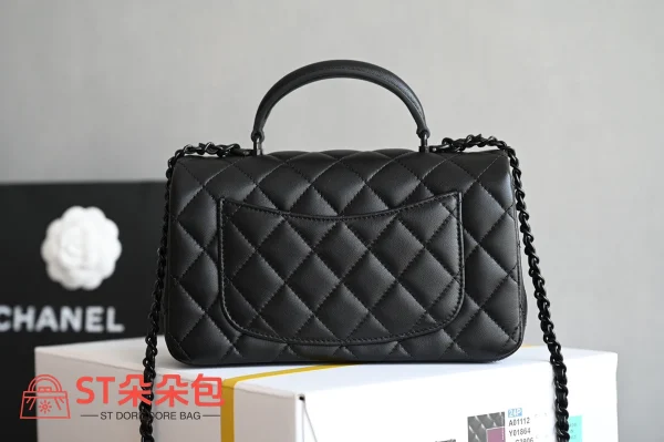 高仿香奈兒/Chanel 經典系列帶手柄菱格紋翻蓋包黑色：圖片 3