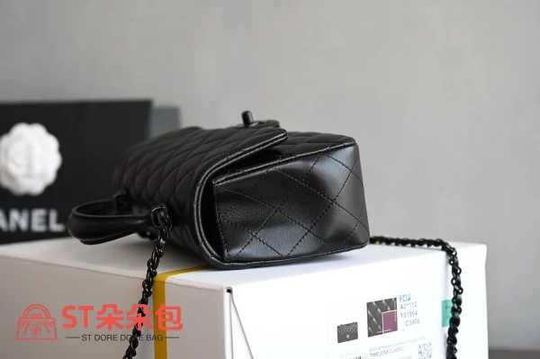 高仿香奈兒/Chanel 經典系列帶手柄菱格紋翻蓋包黑色：圖片 5