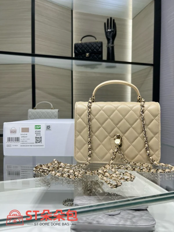 高仿香奈兒/Chanel Premiere經典菱格紋翻蓋手提包米白色：圖片 3