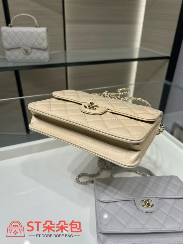高仿香奈兒/Chanel Premiere經典菱格紋翻蓋手提包米白色：圖片 5
