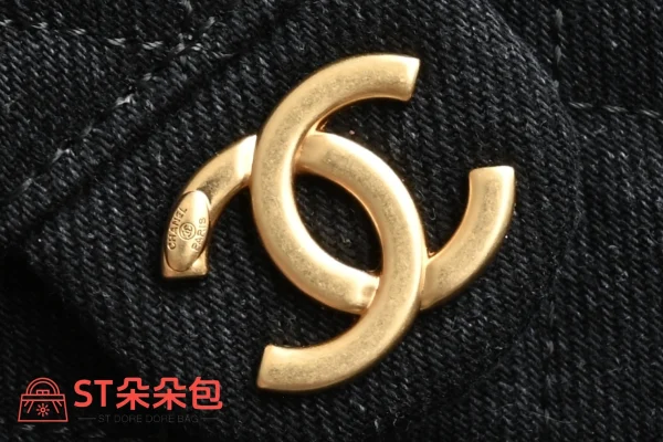 高仿香奈兒/Chanel Deauville 絎縫菱格紋雙C鏈條抽繩托特包 黑色：圖片 6