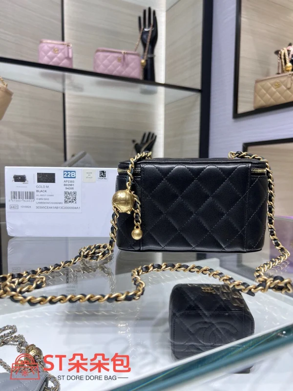 高仿香奈兒/Chanel Vanity Case 菱格紋黑色拉鏈鏈條化妝包：圖片 3