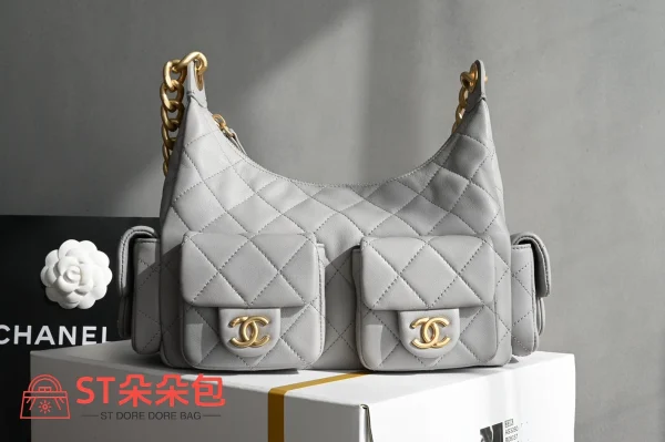 高仿香奈兒/Chanel 19系列菱格紋雙C鏈條肩包 淺灰色：圖片 2