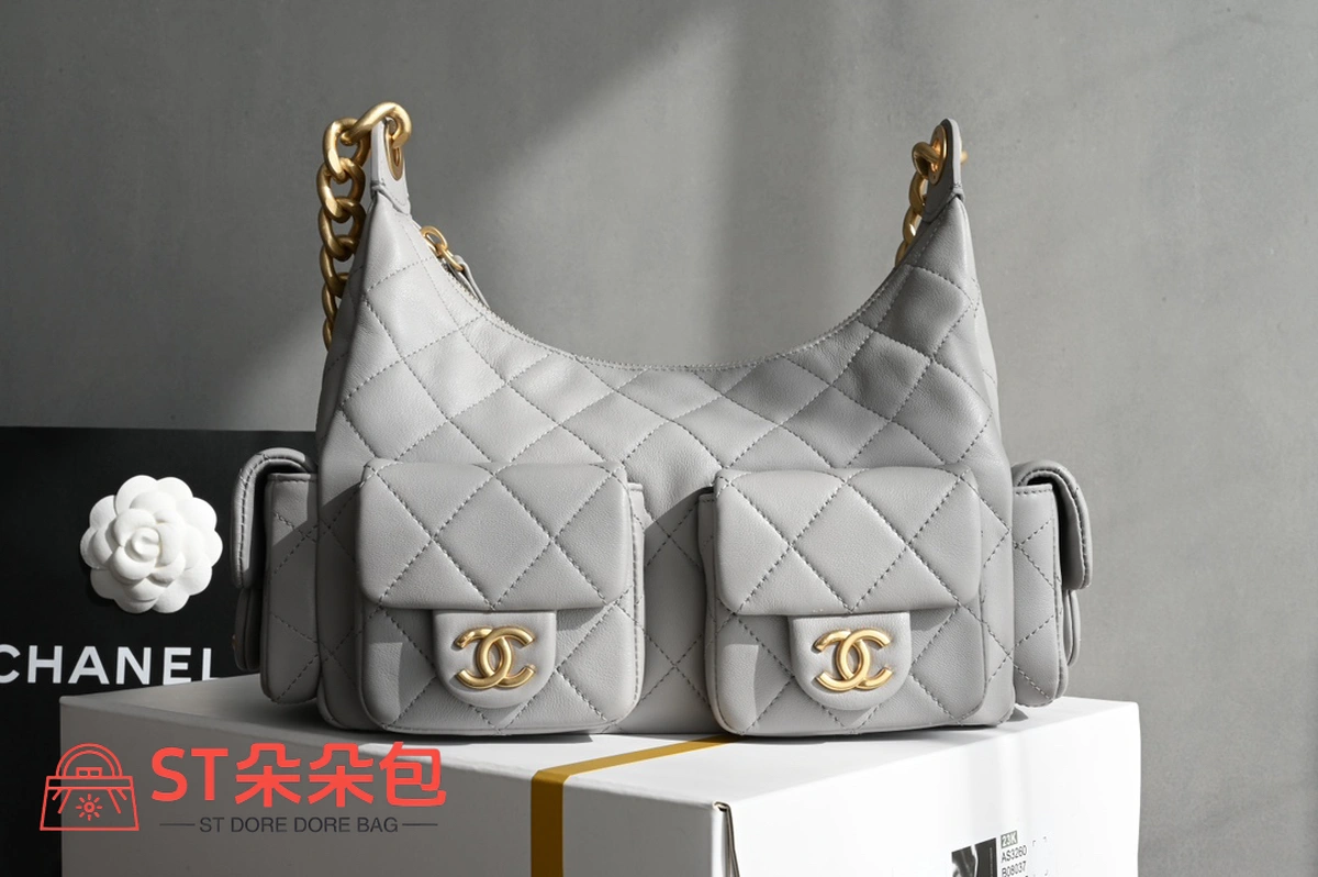 高仿香奈兒/Chanel 19系列菱格紋雙C鏈條肩包 淺灰色 2 高仿香奈兒/Chanel 19系列菱格紋雙C鏈條肩包 淺灰色