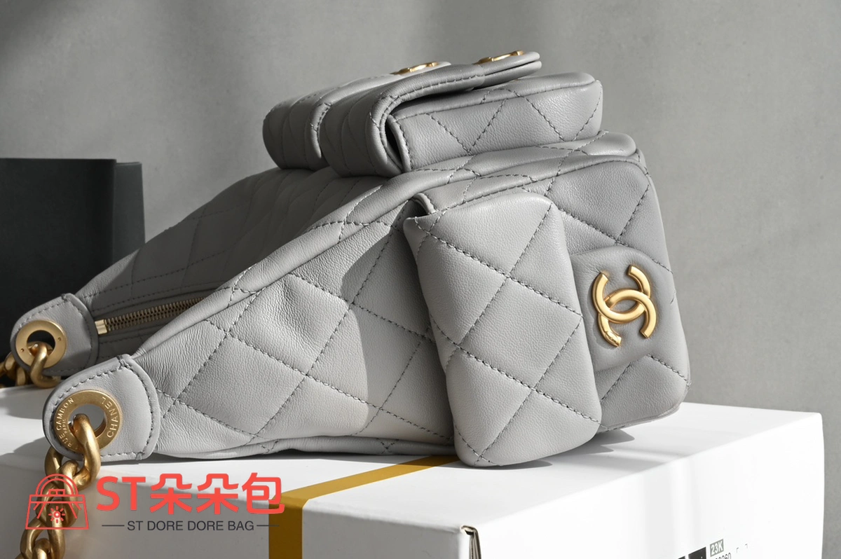高仿香奈兒/Chanel 19系列菱格紋雙C鏈條肩包 淺灰色 5 高仿香奈兒/Chanel 19系列菱格紋雙C鏈條肩包 淺灰色