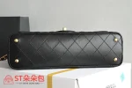 高仿香奈兒/Chanel Classic Flap 黑色菱格紋翻蓋手提單肩包：圖片 4