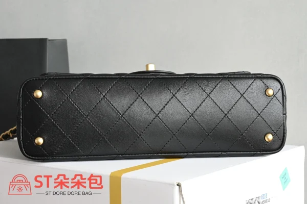 高仿香奈兒/Chanel Classic Flap 黑色菱格紋翻蓋手提單肩包：圖片 4