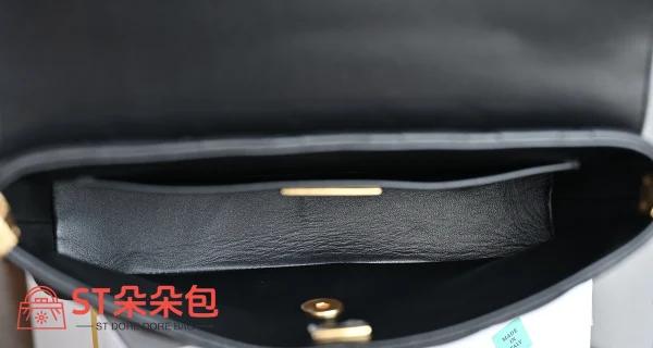 高仿香奈兒/Chanel Classic Flap 黑色菱格紋翻蓋手提單肩包：圖片 10