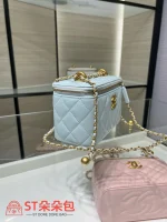 高仿香奈兒/Chanel Vanity系列淡藍色菱格紋鏈條裝飾化妝包：圖片 4