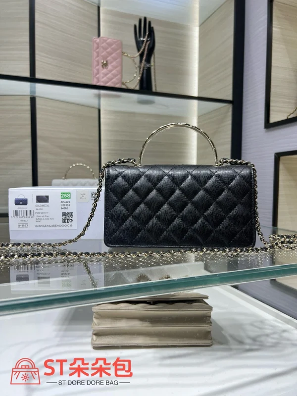 高仿香奈兒/Chanel WOC 帶手柄翻蓋包 深藍色：圖片 3