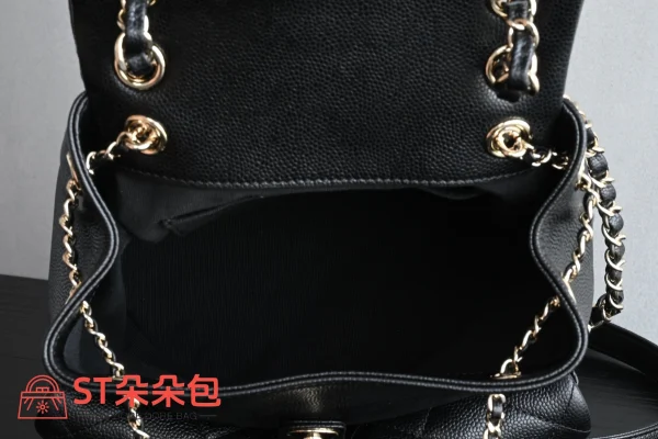 高仿香奈兒/Chanel 經典菱格紋皮革雙肩包 黑色：圖片 10