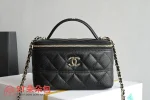 高仿香奈兒/Chanel Vanity Case 菱格紋雙C扣鏈條黑色化妝包：圖片 2