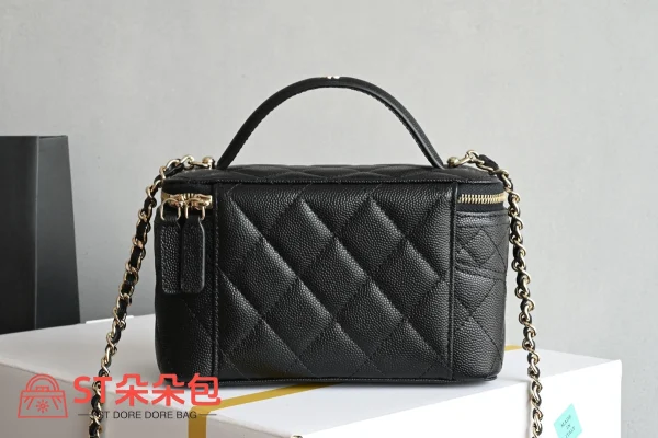 高仿香奈兒/Chanel Vanity Case 菱格紋雙C扣鏈條黑色化妝包：圖片 3