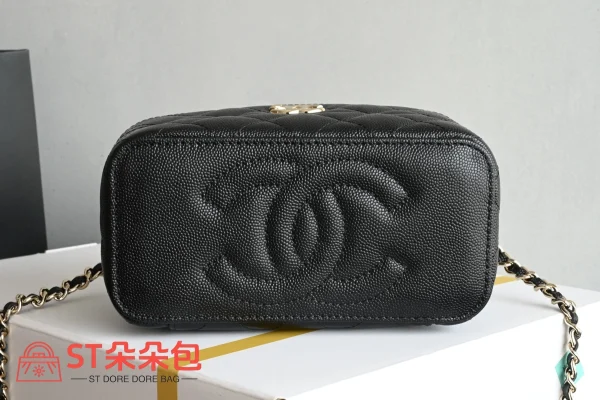 高仿香奈兒/Chanel Vanity Case 菱格紋雙C扣鏈條黑色化妝包：圖片 4