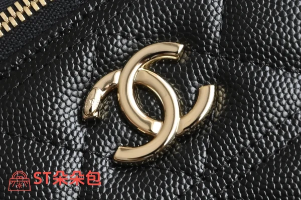 高仿香奈兒/Chanel Vanity Case 菱格紋雙C扣鏈條黑色化妝包：圖片 7