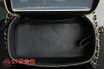 高仿香奈兒/Chanel Vanity Case 菱格紋雙C扣鏈條黑色化妝包：圖片 10