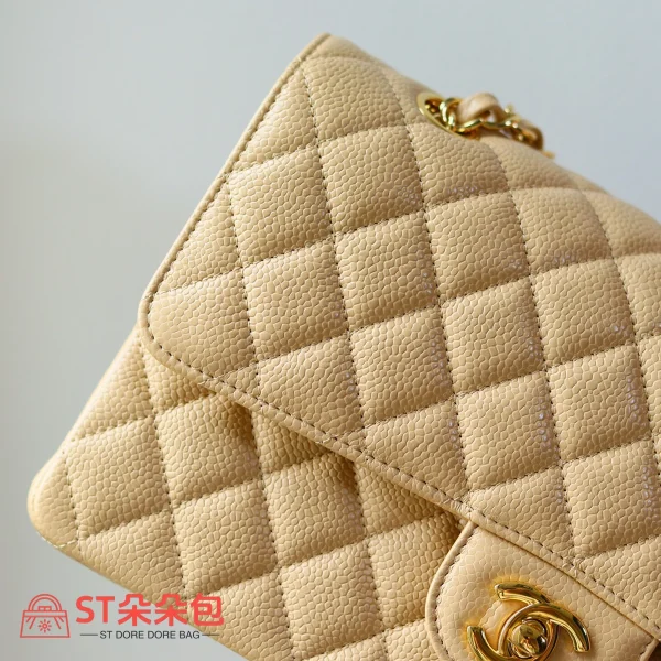 高仿香奈兒/Chanel Classic Flap 中號杏色魚子醬牛皮肩背包：圖片 6