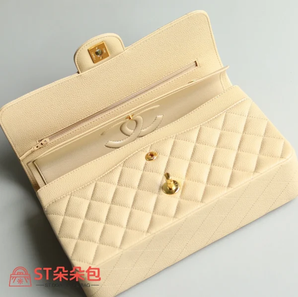 高仿香奈兒/Chanel Classic Flap 中號杏色魚子醬牛皮肩背包：圖片 7
